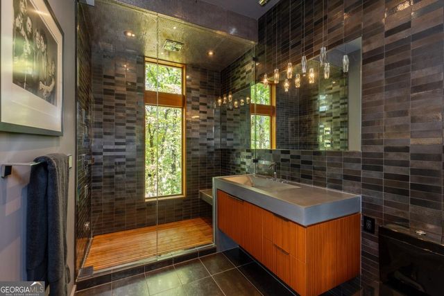 9030 Old Southwick Pass, Alpharetta, GA 30022