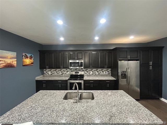 23507 King Drive, Clinton Township, MI 48035