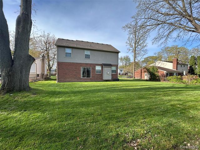 23507 King Drive, Clinton Township, MI 48035
