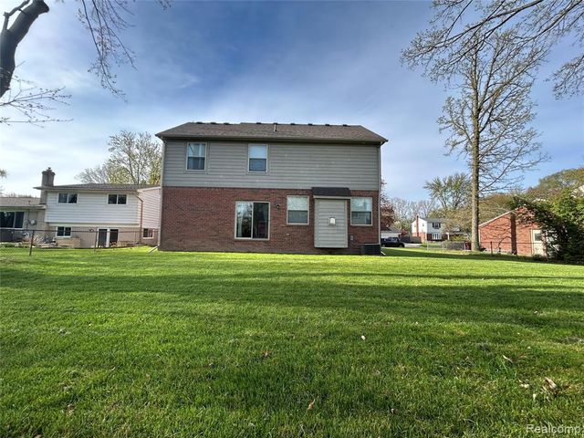 23507 King Drive, Clinton Township, MI 48035