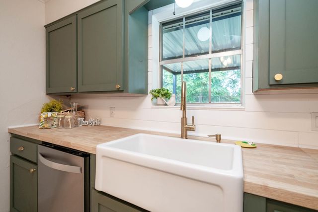 1015 Melinda Dr, Tatum, TX 75691