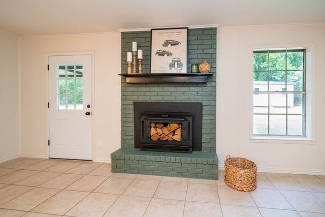 1015 Melinda Dr, Tatum, TX 75691