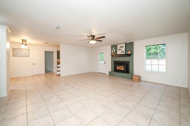 1015 Melinda Dr, Tatum, TX 75691