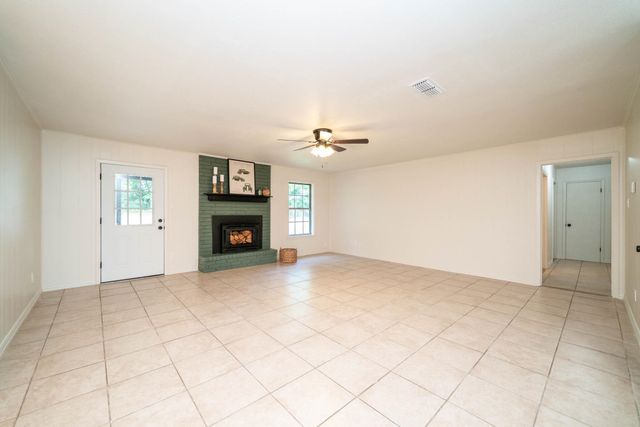 1015 Melinda Dr, Tatum, TX 75691