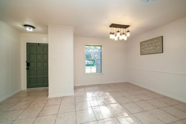 1015 Melinda Dr, Tatum, TX 75691