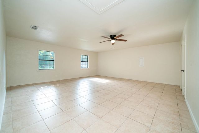 1015 Melinda Dr, Tatum, TX 75691