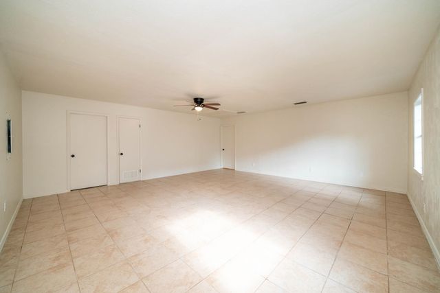 1015 Melinda Dr, Tatum, TX 75691