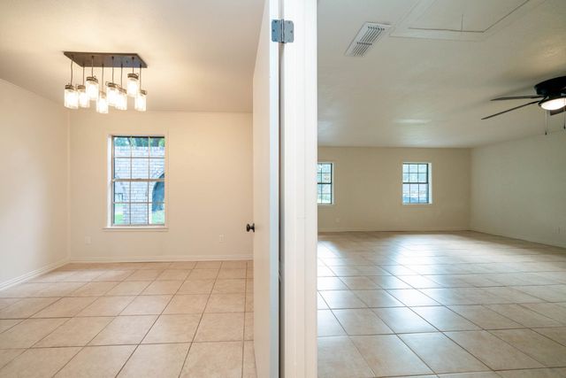 1015 Melinda Dr, Tatum, TX 75691