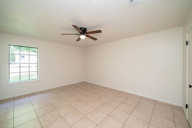 1015 Melinda Dr, Tatum, TX 75691