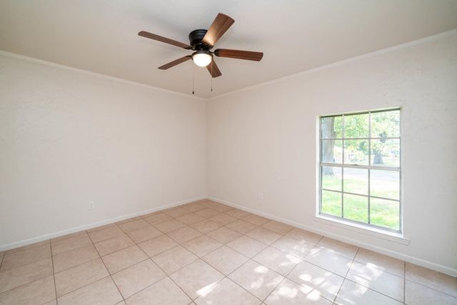 1015 Melinda Dr, Tatum, TX 75691