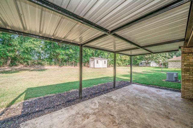 1015 Melinda Dr, Tatum, TX 75691