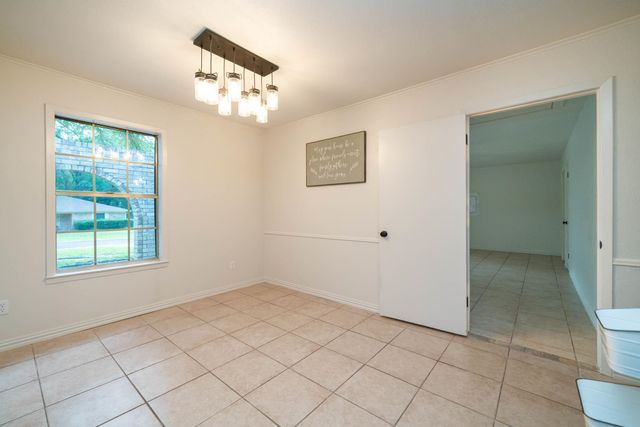 1015 Melinda Dr, Tatum, TX 75691