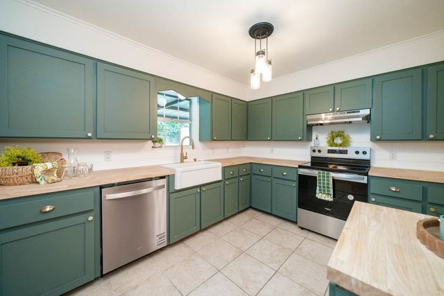 1015 Melinda Dr, Tatum, TX 75691