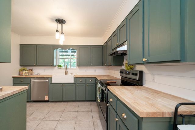 1015 Melinda Dr, Tatum, TX 75691