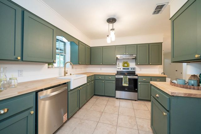 1015 Melinda Dr, Tatum, TX 75691