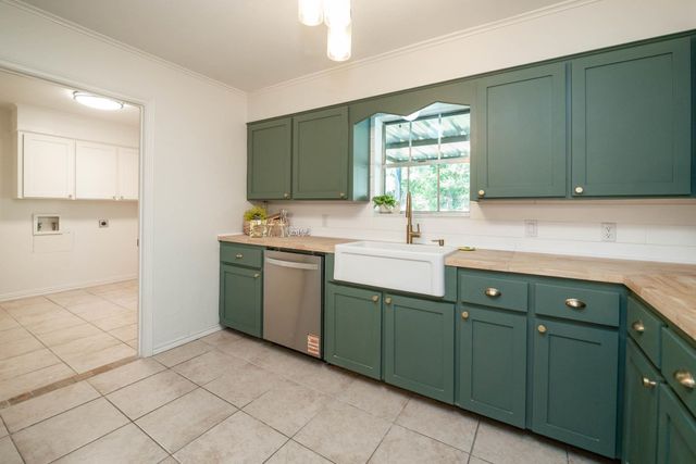 1015 Melinda Dr, Tatum, TX 75691