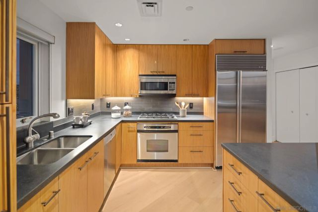 700 W Harbor 2101, San Diego, CA 92101
