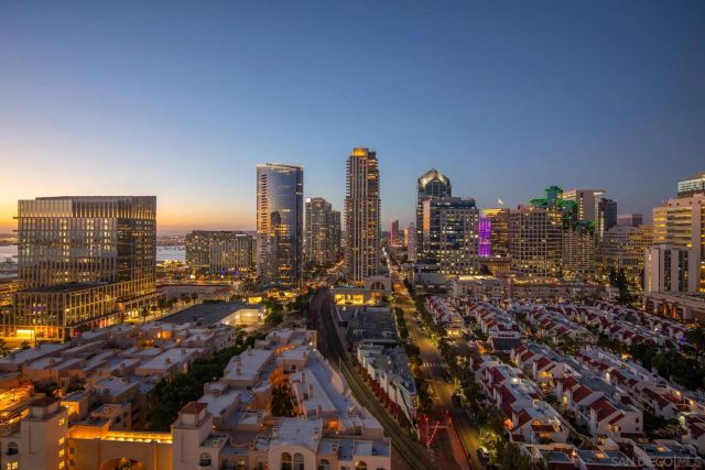 700 W Harbor 2101, San Diego, CA 92101