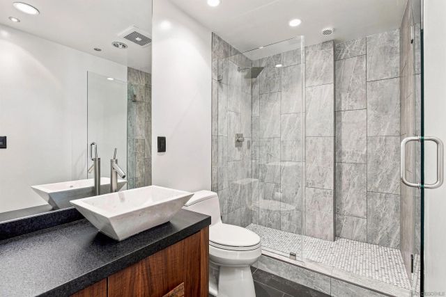 700 W Harbor 2101, San Diego, CA 92101