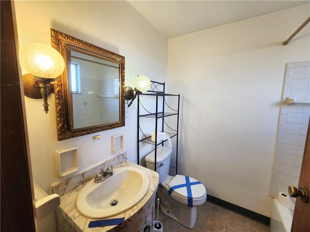 218 Vine St, Munhall, PA 15120