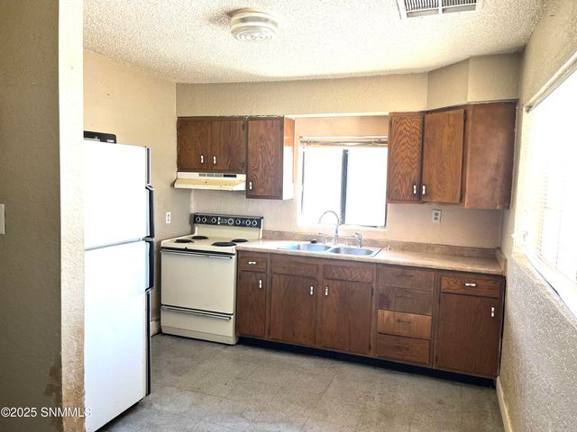 625 S Esperanza Street, Las Cruces, NM 88001