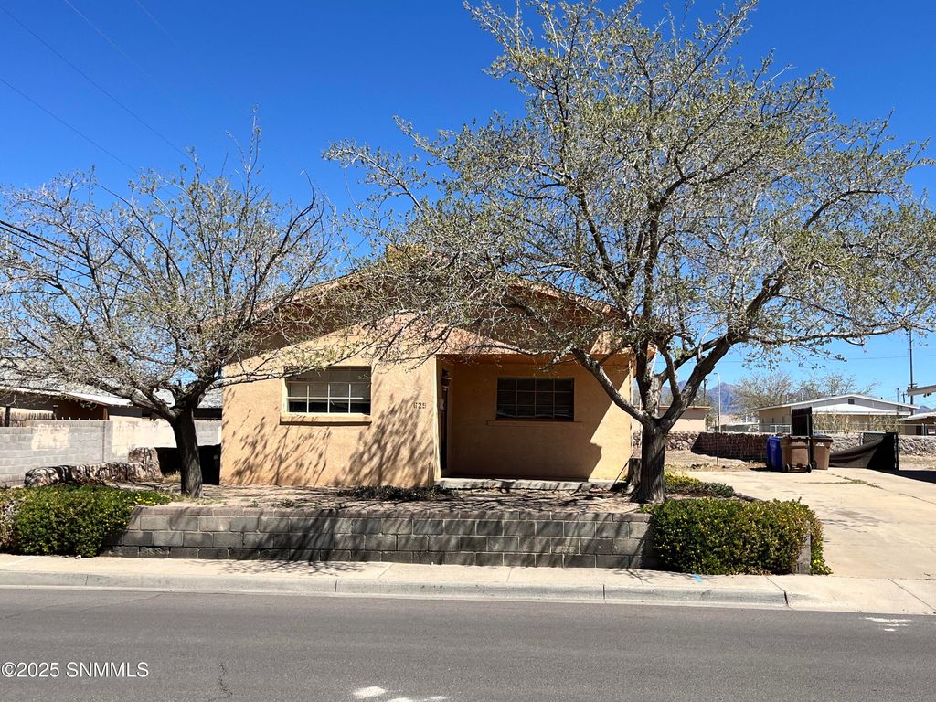 625 S Esperanza Street, Las Cruces, NM 88001