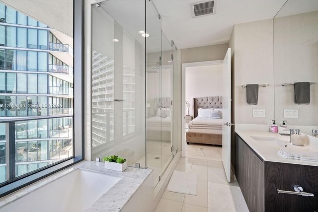 480 NE 31 2707, Miami, FL 33137