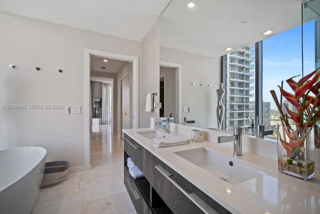 480 NE 31 2707, Miami, FL 33137