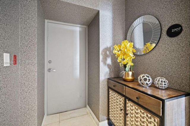 480 NE 31 2707, Miami, FL 33137