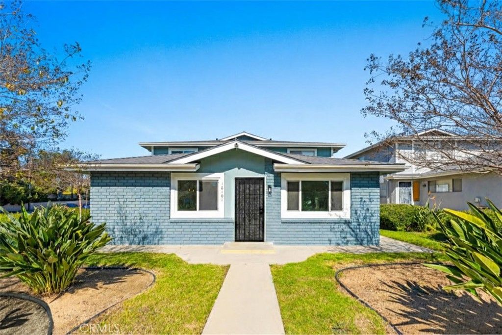 Image 2 of property listing at 18101 Via Amorosa, Rowland Heights, CA 91748