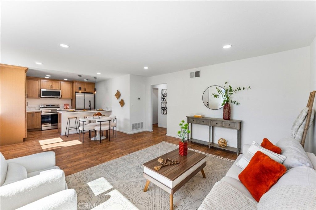 Image 3 of property listing at 18101 Via Amorosa, Rowland Heights, CA 91748