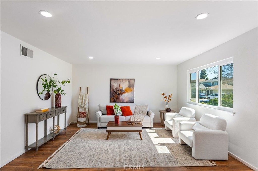 Image 5 of property listing at 18101 Via Amorosa, Rowland Heights, CA 91748