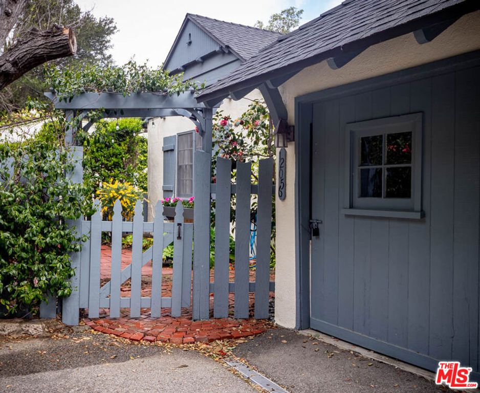 12056 Laurel Terrace Drive, Los Angeles, CA 91604