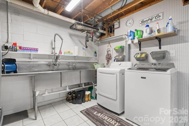 2184 Pine Mountain Drive, Connelly Springs, NC 28612