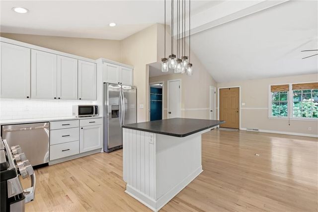 8705 Belleview Avenue, Kansas City, MO 64114