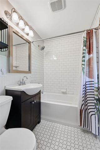 8705 Belleview Avenue, Kansas City, MO 64114