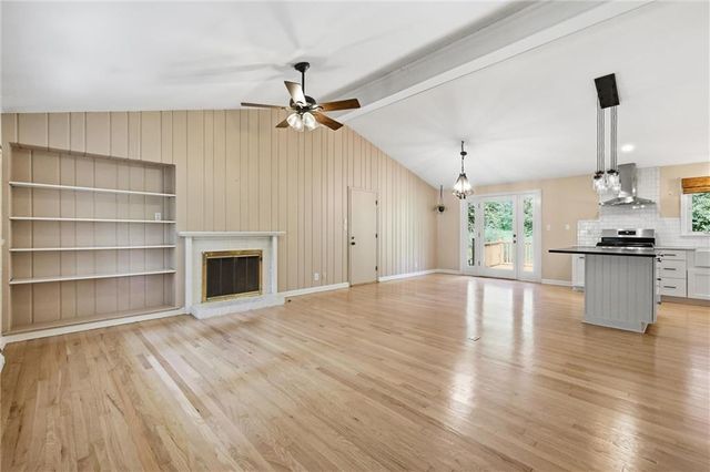 8705 Belleview Avenue, Kansas City, MO 64114
