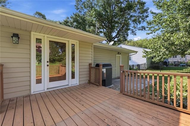 8705 Belleview Avenue, Kansas City, MO 64114