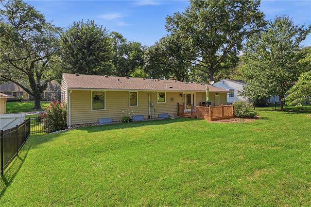 8705 Belleview Avenue, Kansas City, MO 64114
