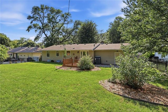 8705 Belleview Avenue, Kansas City, MO 64114