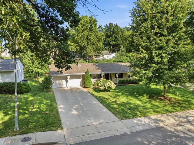 8705 Belleview Avenue, Kansas City, MO 64114