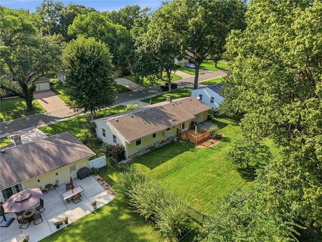 8705 Belleview Avenue, Kansas City, MO 64114