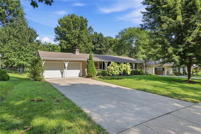 8705 Belleview Avenue, Kansas City, MO 64114