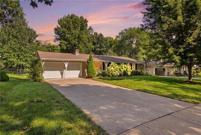 8705 Belleview Avenue, Kansas City, MO 64114