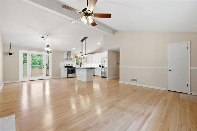 8705 Belleview Avenue, Kansas City, MO 64114