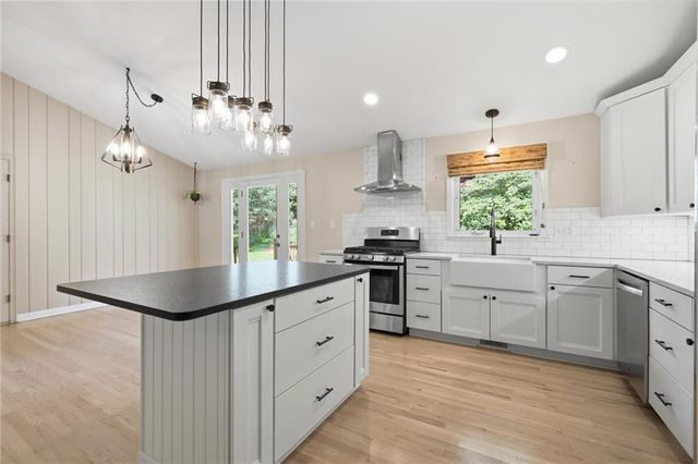 8705 Belleview Avenue, Kansas City, MO 64114
