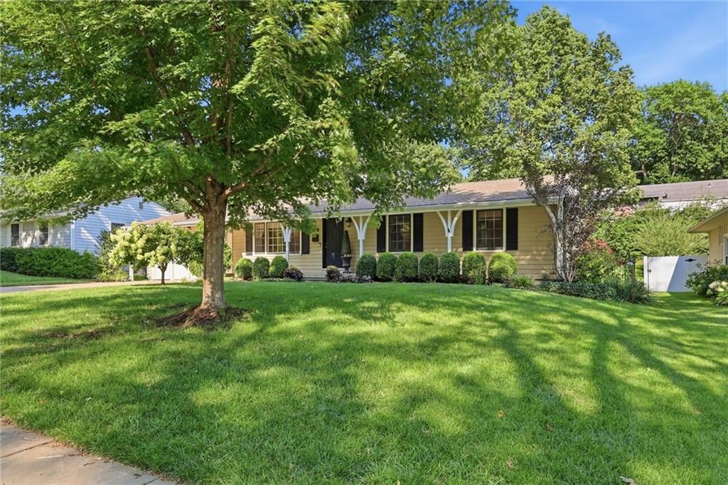 8705 Belleview Avenue, Kansas City, MO 64114
