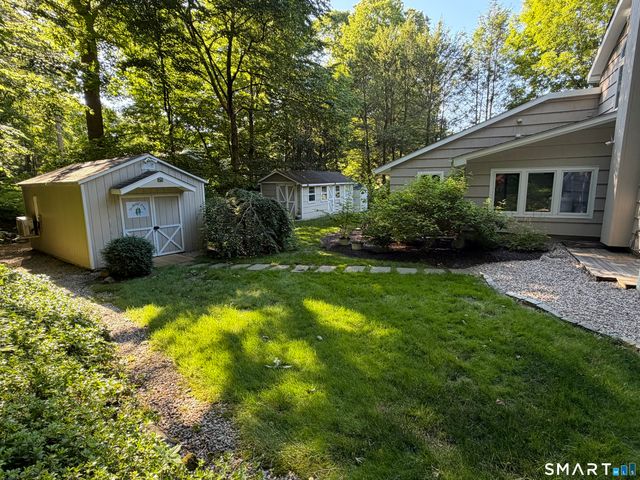 39 Cottage Street, Monroe, CT 06468