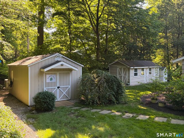 39 Cottage Street, Monroe, CT 06468