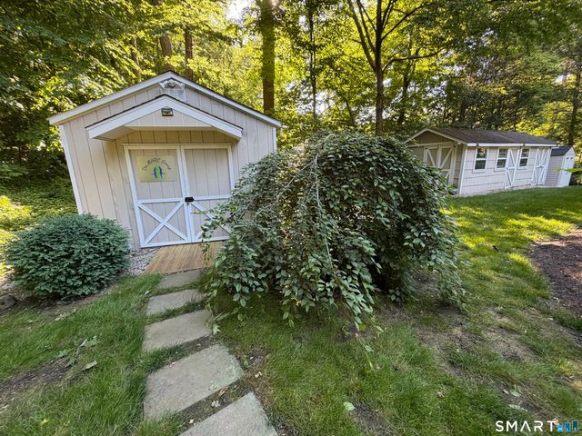 39 Cottage Street, Monroe, CT 06468